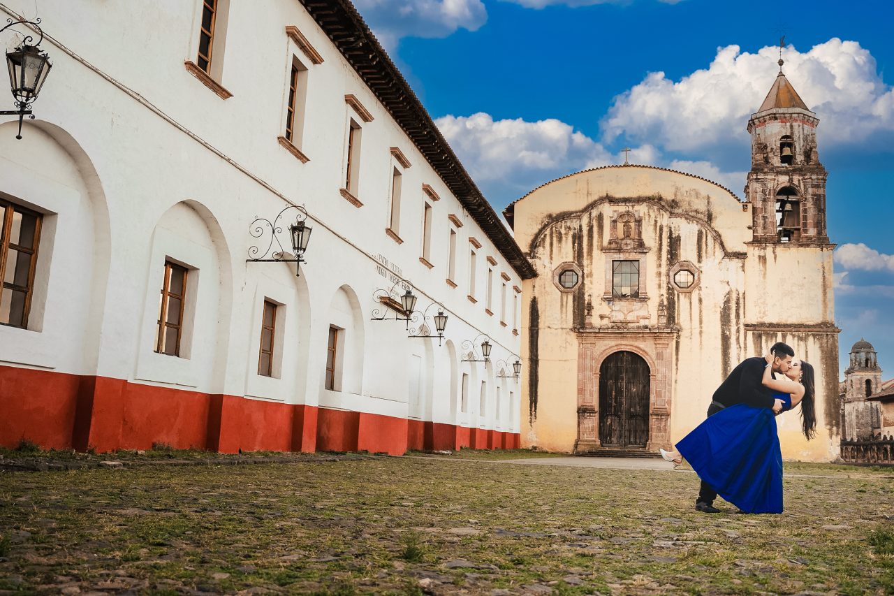Couple under historic convent arches in Pátzcuaro Mexico during a destination wedding with elegant architecture